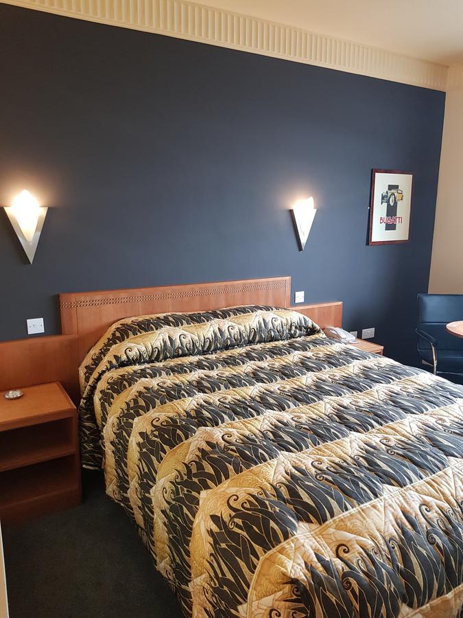 The Aviator Hotel Sywell Bagian luar foto